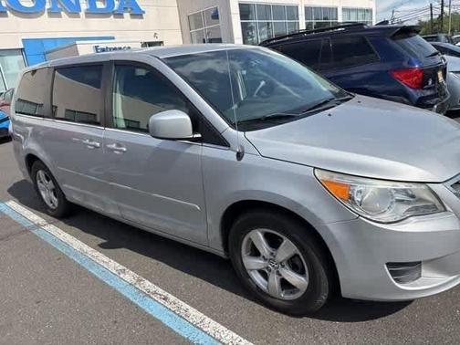 2010 Volkswagen Routan SE