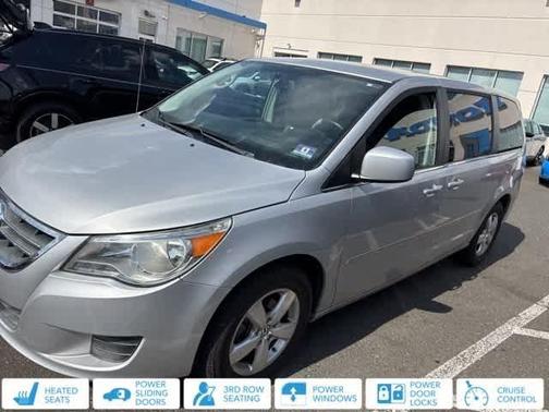 2010 Volkswagen Routan SE