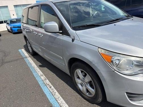 2010 Volkswagen Routan SE
