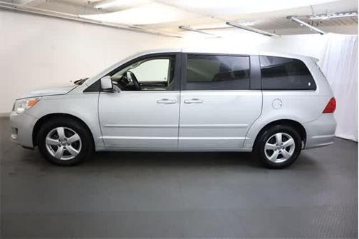 2010 Volkswagen Routan SE