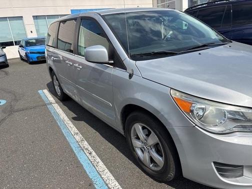 2010 Volkswagen Routan SE
