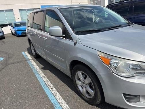 2010 Volkswagen Routan SE