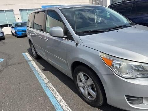 2010 Volkswagen Routan SE