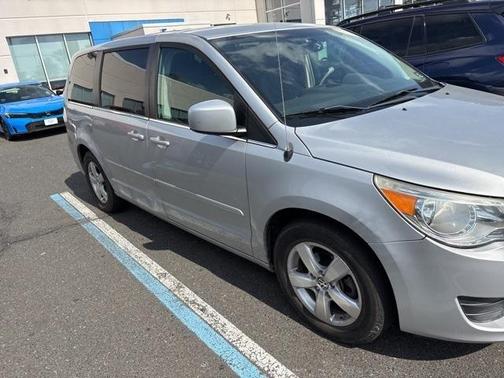 2010 Volkswagen Routan SE