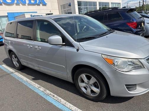 2010 Volkswagen Routan SE