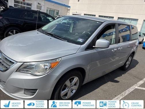 2010 Volkswagen Routan SE