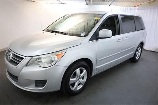 2010 Volkswagen Routan SE