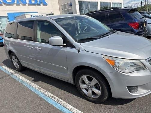 2010 Volkswagen Routan SE