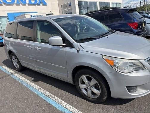 2010 Volkswagen Routan SE