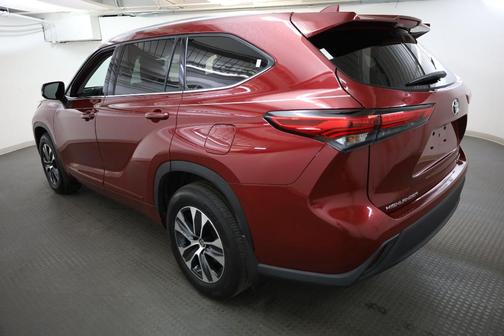 Pearl 2021 Toyota Highlander XLE