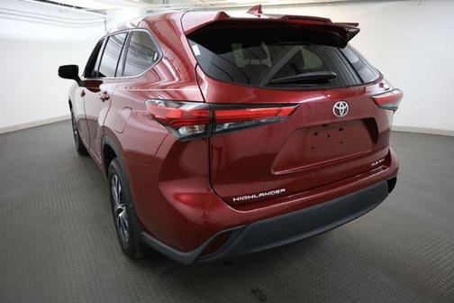 Pearl 2021 Toyota Highlander XLE