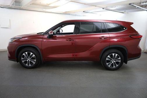 Pearl 2021 Toyota Highlander XLE