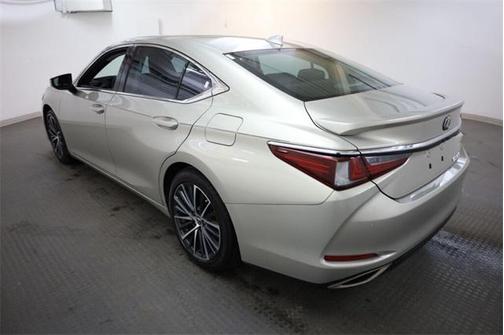 2022 Lexus ES 350 Base