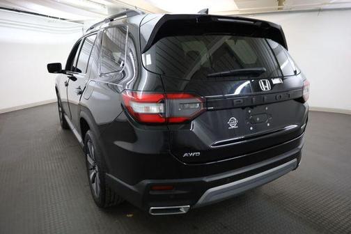 Crystal Black Pearl 2023 Honda Pilot Touring