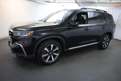 Crystal Black Pearl 2023 Honda Pilot Touring