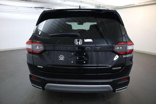 Crystal Black Pearl 2023 Honda Pilot Touring