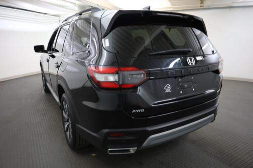 Crystal Black Pearl 2023 Honda Pilot Touring