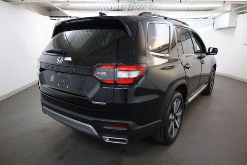 Crystal Black Pearl 2023 Honda Pilot Touring