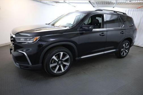 Crystal Black Pearl 2023 Honda Pilot Touring