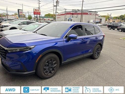 B 575P / STILL NI 2024 Honda CR-V LX