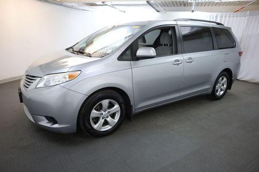 2017 Toyota Sienna LE