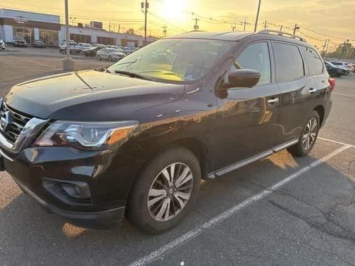 2017 Nissan Pathfinder SL