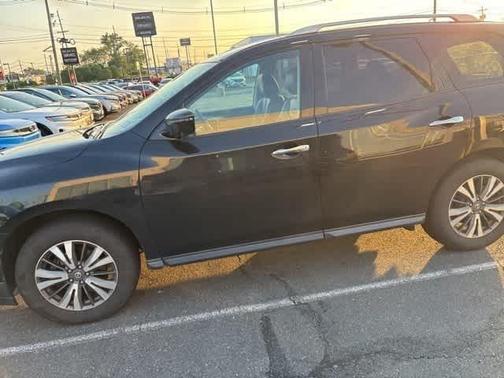 2017 Nissan Pathfinder SL