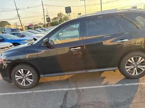 2017 Nissan Pathfinder SL