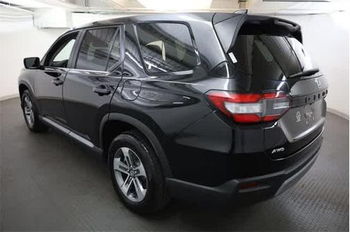 2023 Honda Pilot EX-L 8-Passenger