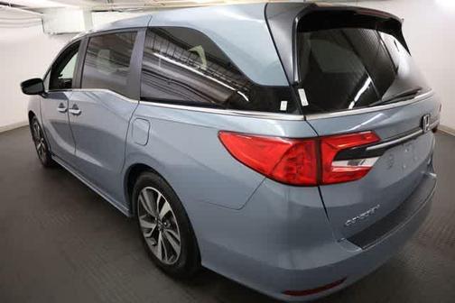 Sonic Gray Pearl 2023 Honda Odyssey Touring