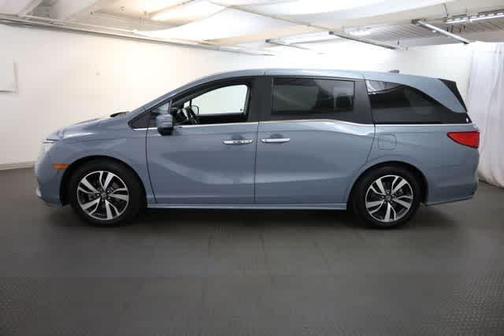 Sonic Gray Pearl 2023 Honda Odyssey Touring