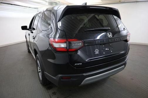Crystal Black Pearl 2023 Honda Pilot EX-L 7-Passenger
