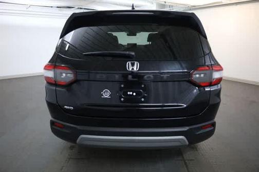 Crystal Black Pearl 2023 Honda Pilot EX-L 7-Passenger