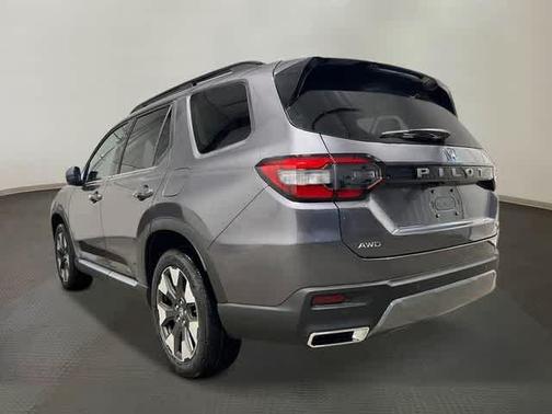 Modern Steel Metallic 2026 Honda Pilot Elite