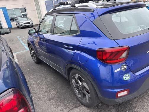 2022 Hyundai VENUE SEL