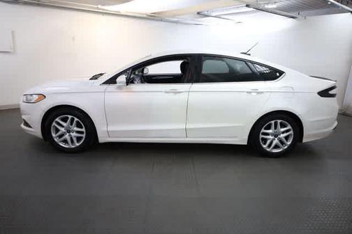 White 2014 Ford Fusion SE