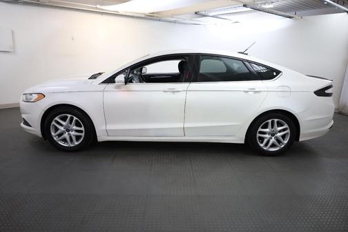 White 2014 Ford Fusion SE