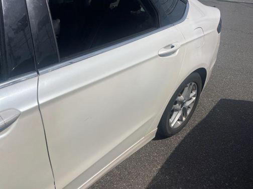 White 2014 Ford Fusion SE