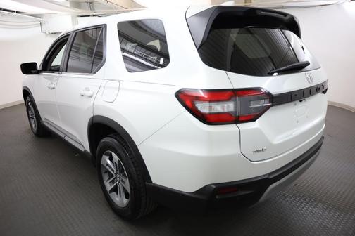 2023 Honda Pilot EX-L 8-Passenger