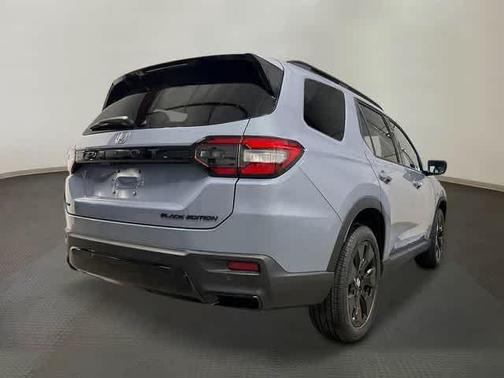 Sonic Gray Pearl 2026 Honda Pilot Black Edition