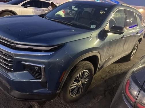 2024 Chevrolet Traverse LT