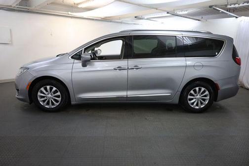 Billet Silver Metallic Clearcoat 2019 Chrysler Pacifica Touring-L