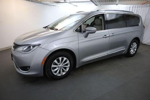 Billet Silver Metallic Clearcoat 2019 Chrysler Pacifica Touring-L