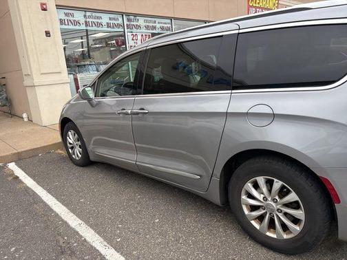 2019 Chrysler Pacifica Touring-L