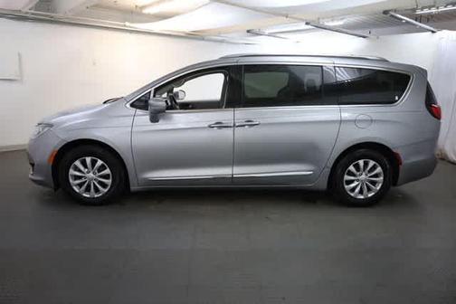 Billet Silver Metallic Clearcoat 2019 Chrysler Pacifica Touring-L