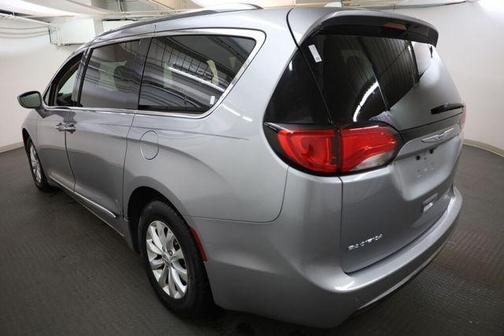 Billet Silver Metallic Clearcoat 2019 Chrysler Pacifica Touring-L