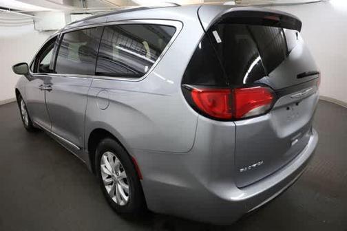 Billet Silver Metallic Clearcoat 2019 Chrysler Pacifica Touring-L