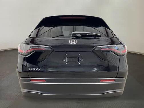 Crystal Black Pearl 2027 Honda HR-V LX