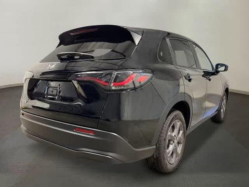 Crystal Black Pearl 2027 Honda HR-V LX