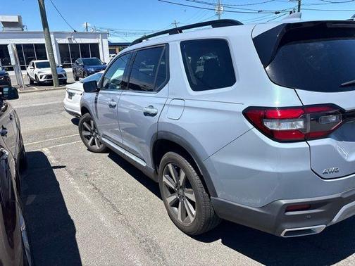 Sonic Gray Pearl 2023 Honda Pilot Touring